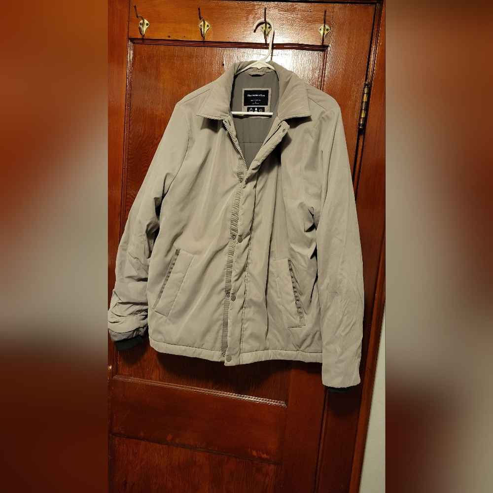 Abercrombie & Fitch Men's Light Gray Windbreaker